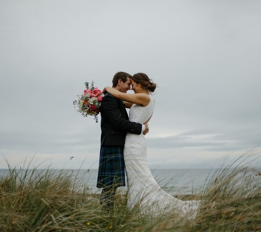 bride and groom vor dem Meer